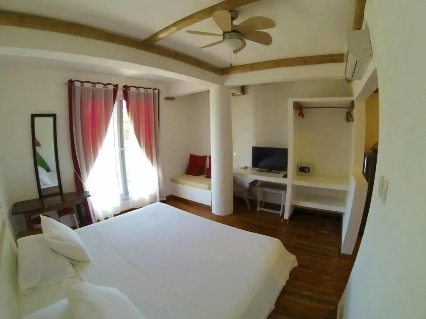 Lanterna Hotel Boracay