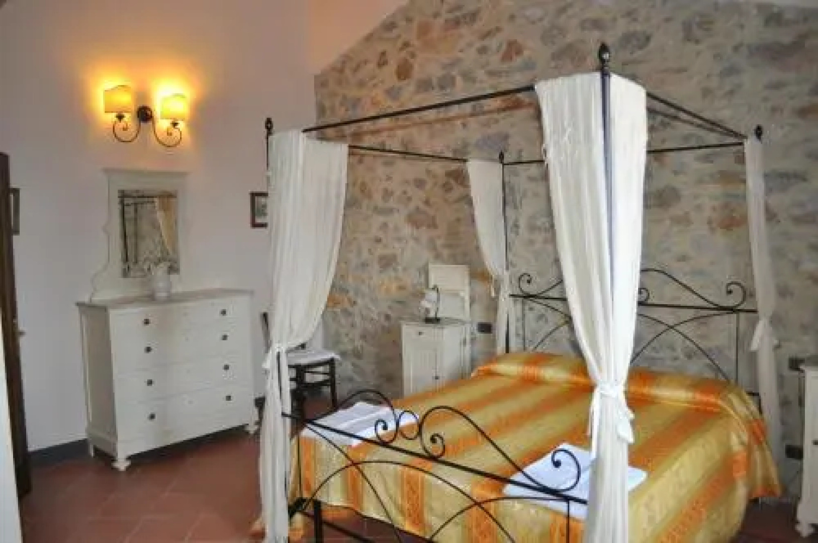 Tenuta Poggetti E Santa Laura