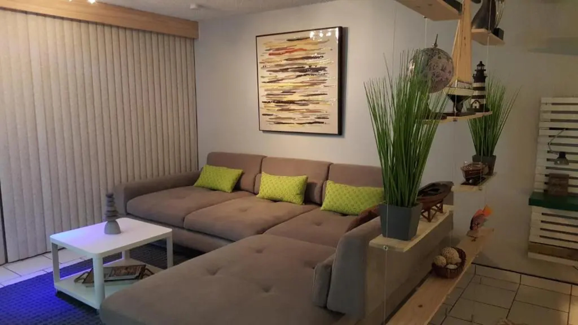 Cozy Apartment, Ocean Front