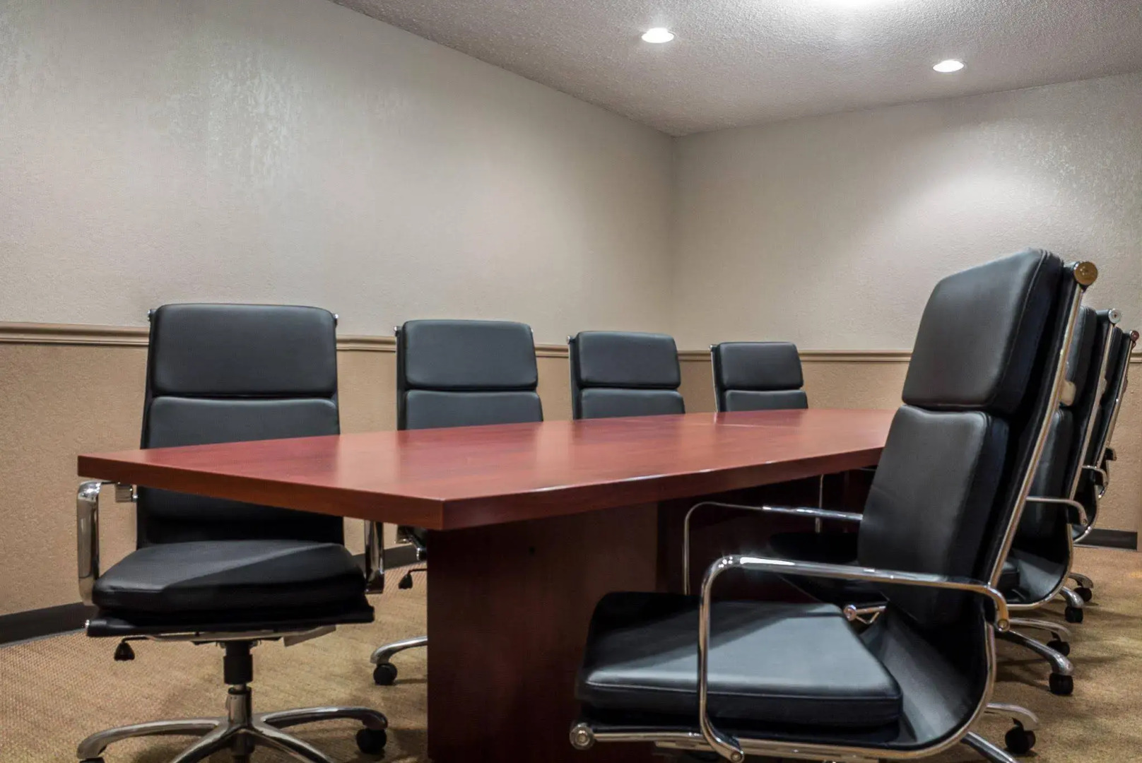 Bison Inn & Suites on University