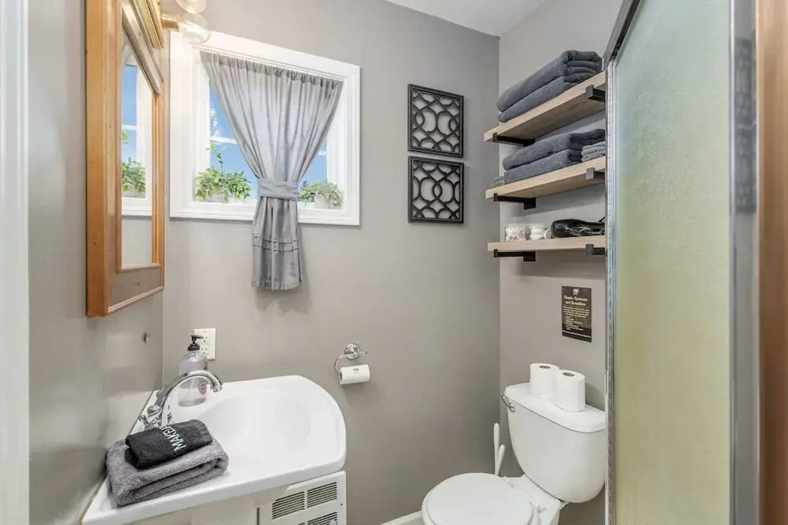 Beaver Hill Cabin Near Plain 2 Bedroom Home by NW Comfy Cabins by RedAwning