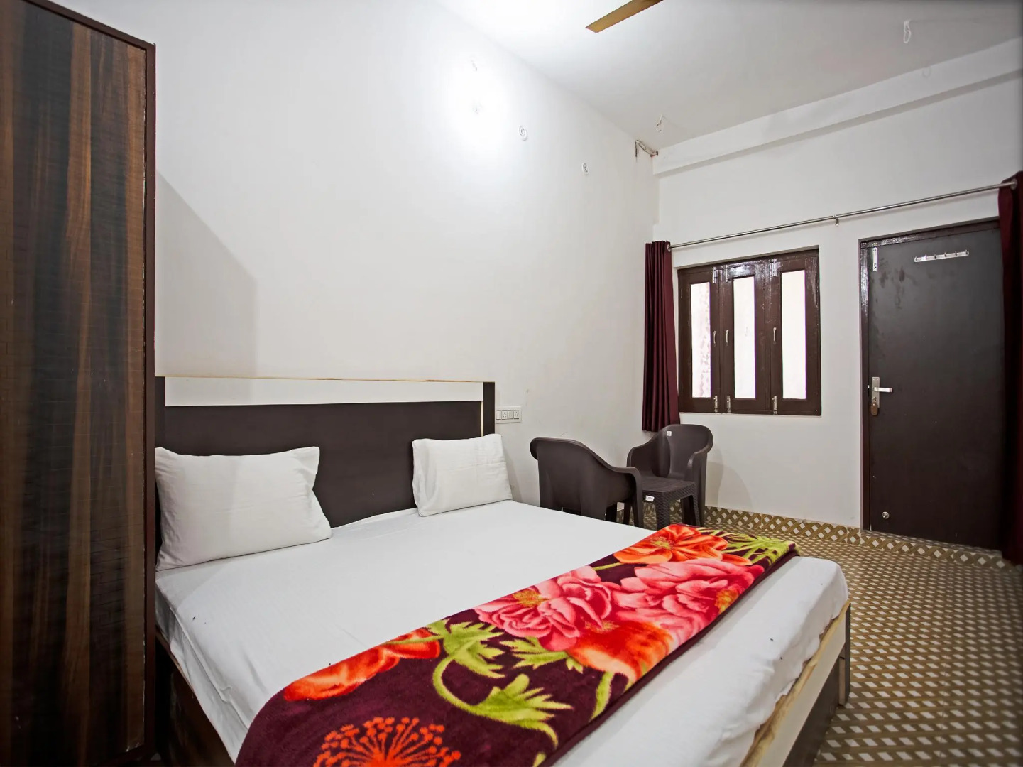 SPOT ON 41585 Green Pine