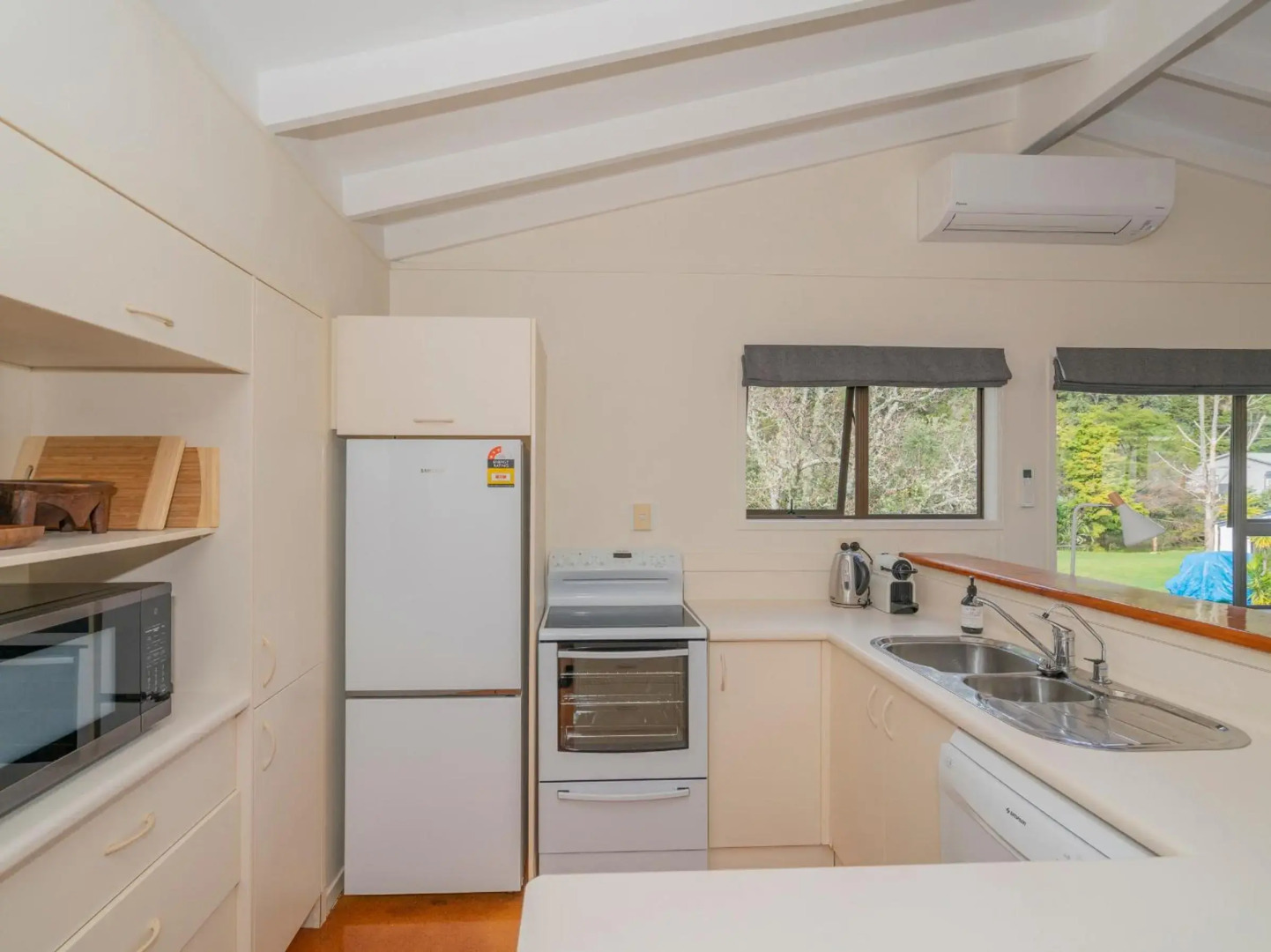 Cooks Crib - Cook's Beach Holiday Home