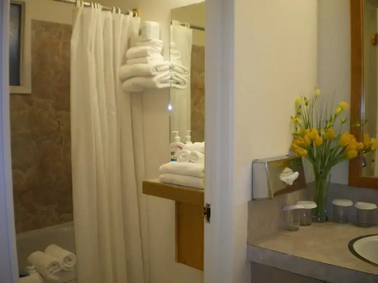 Campbell River Lodge by Riverside