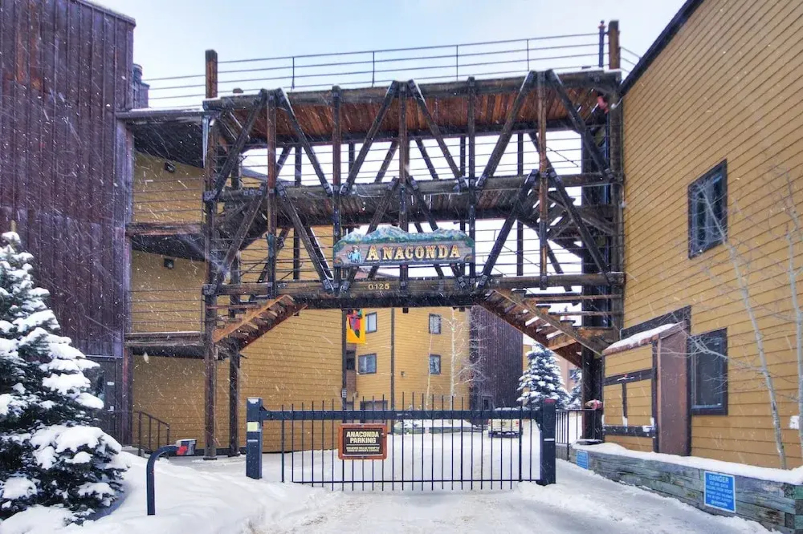 Nice Update Condo - Great Access to Superbee Lift in East Village - AN302 by RedAwning