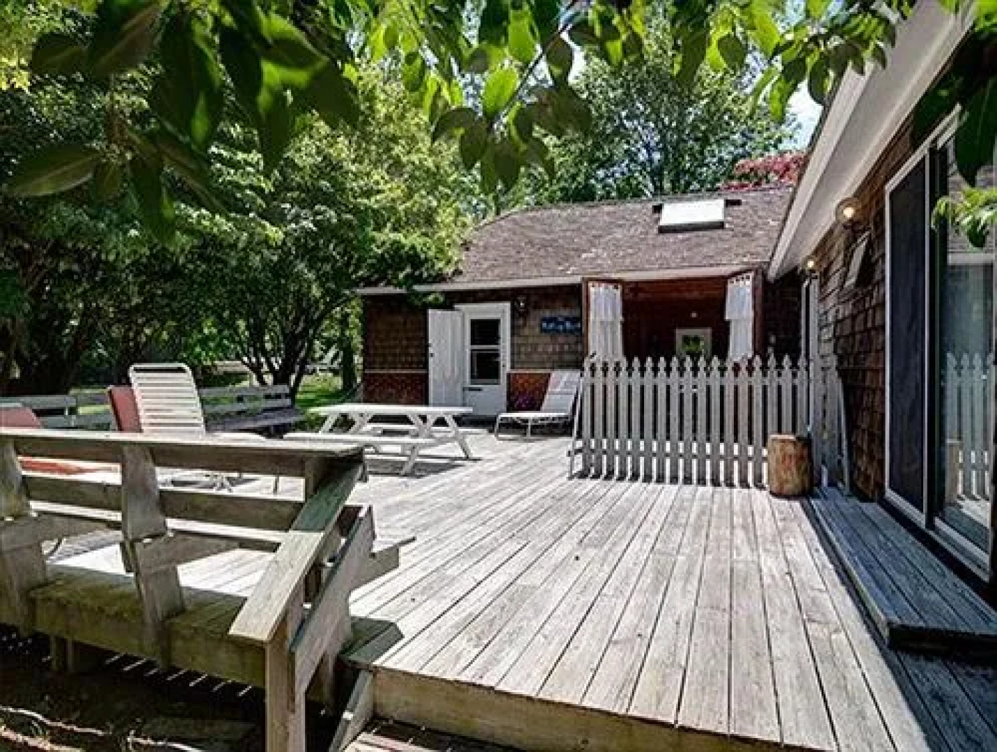 Village Latch Inn Hotel