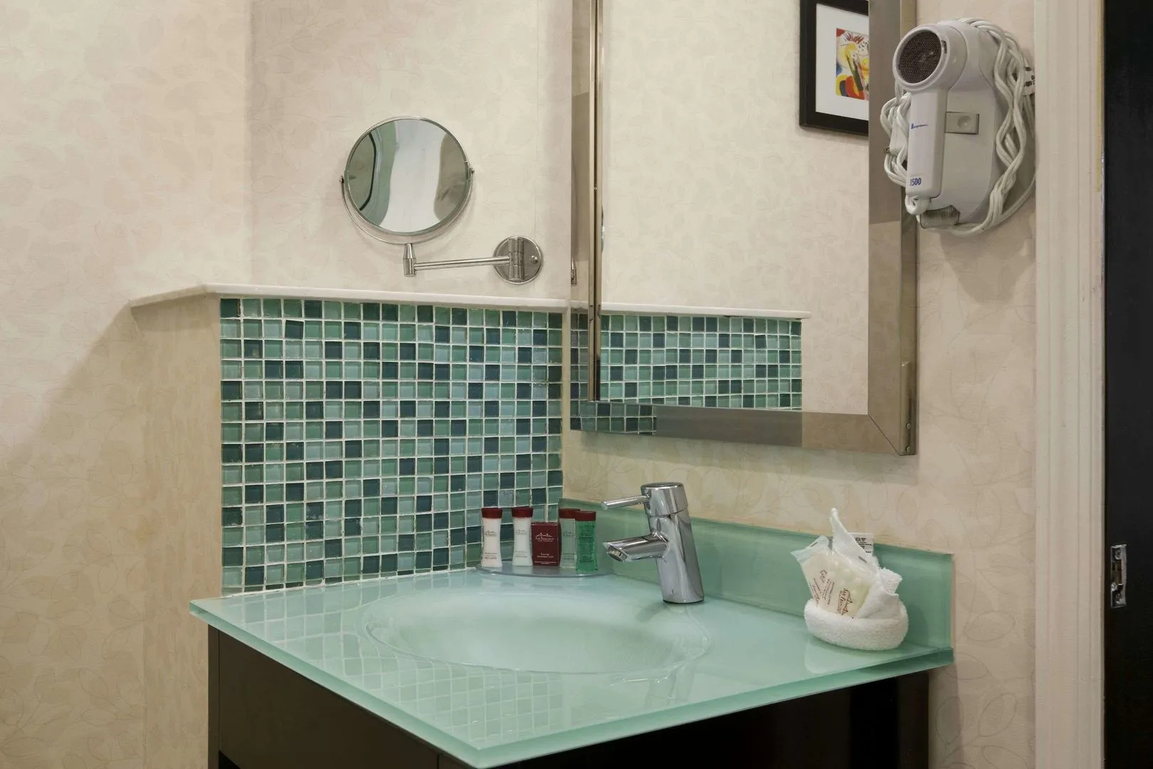 Holiday Inn Long Island-Islip Arpt East by IHG