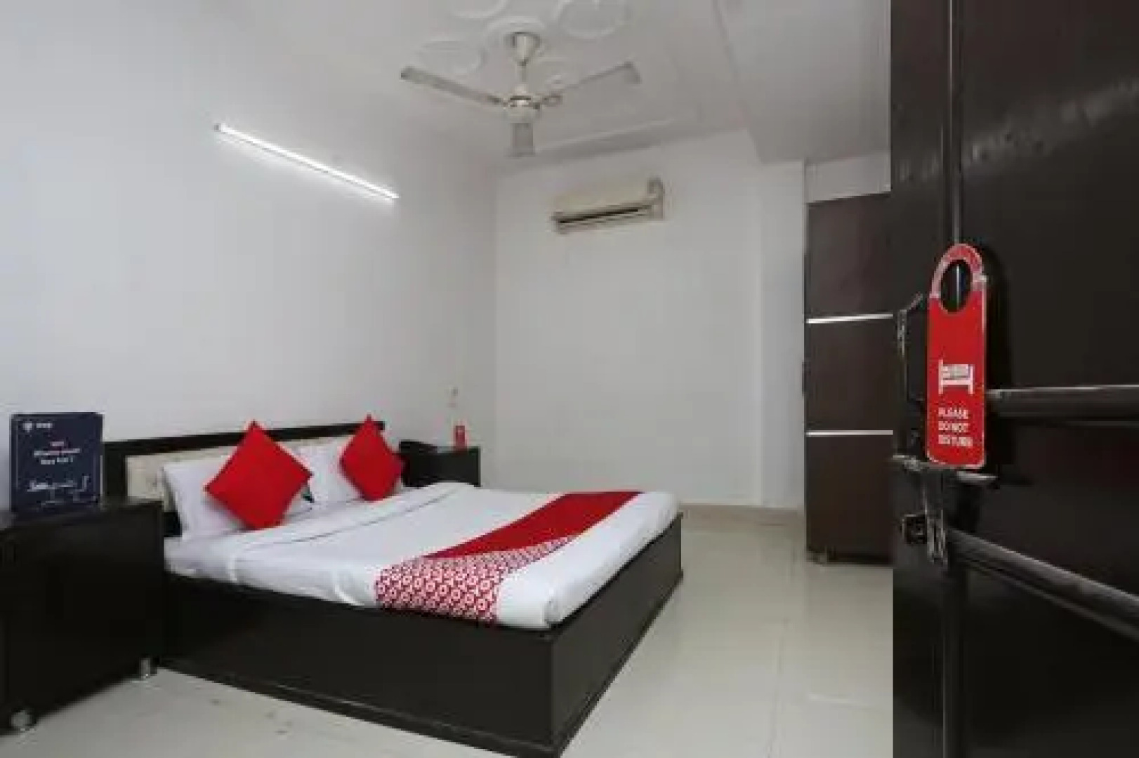 OYO 28411 Taj Guest House