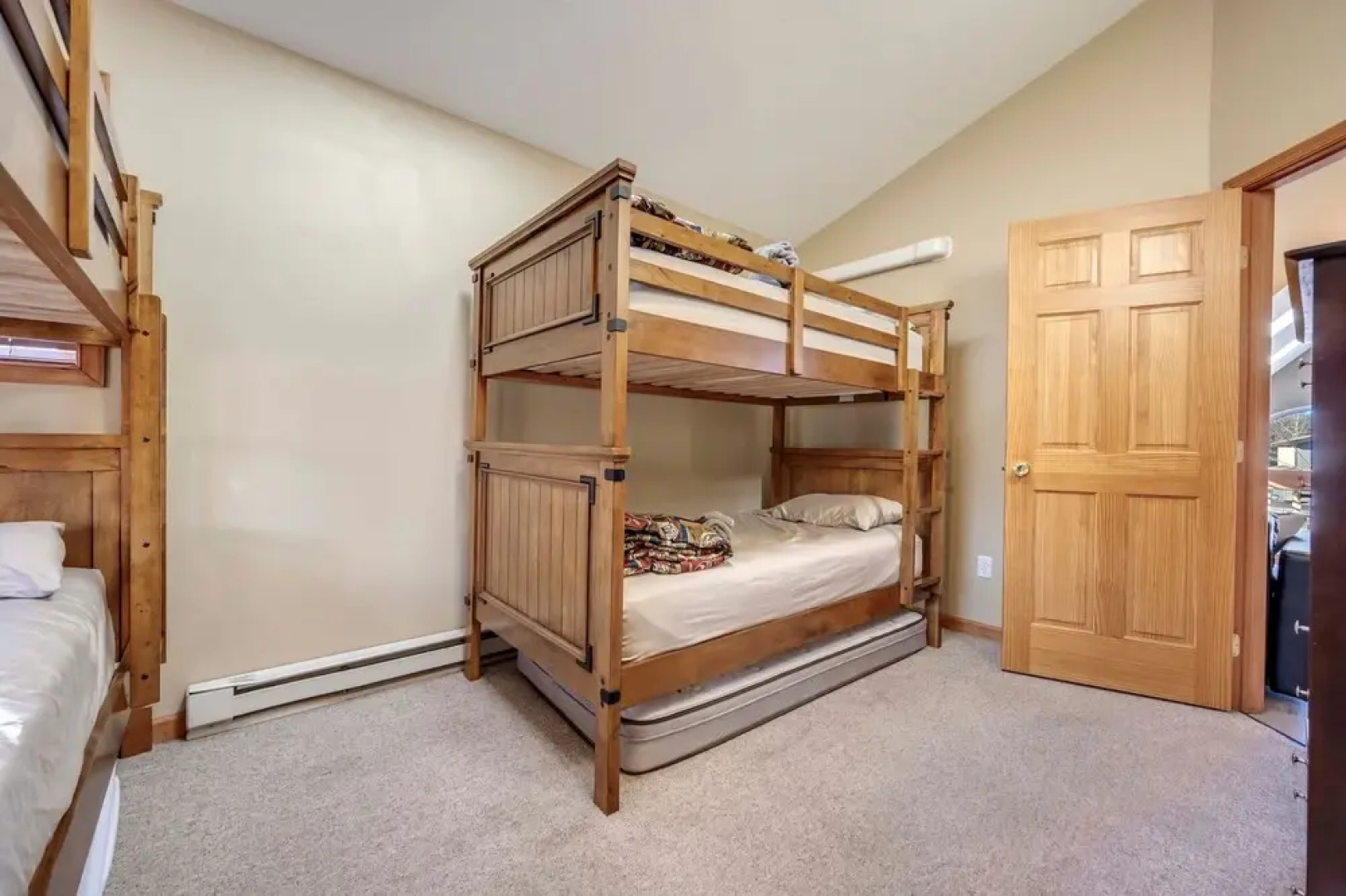 Pocono Pinnacle by Avantstay Steps to the Lake, Game Room, Large Deck