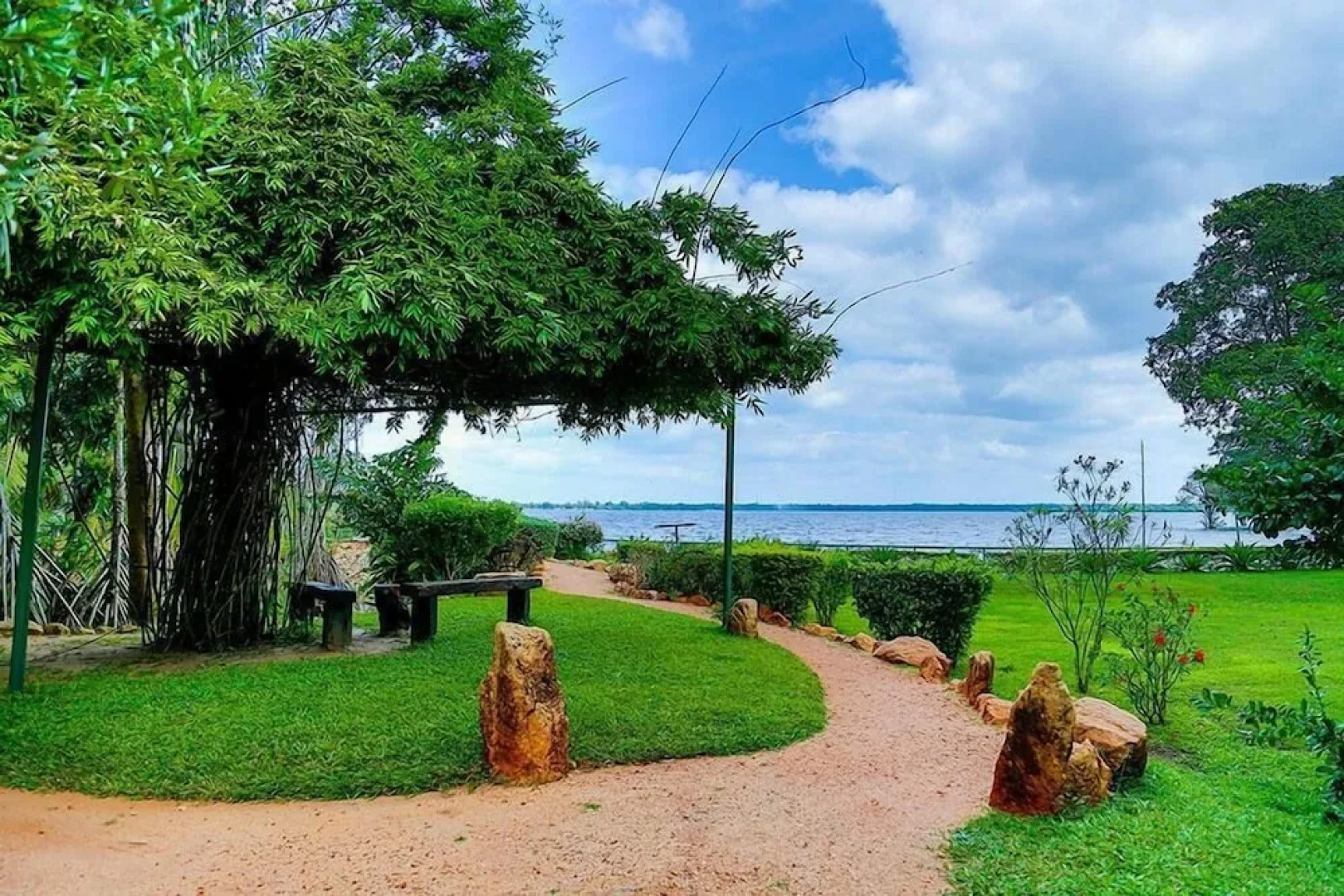 Miridiya Lake Resort