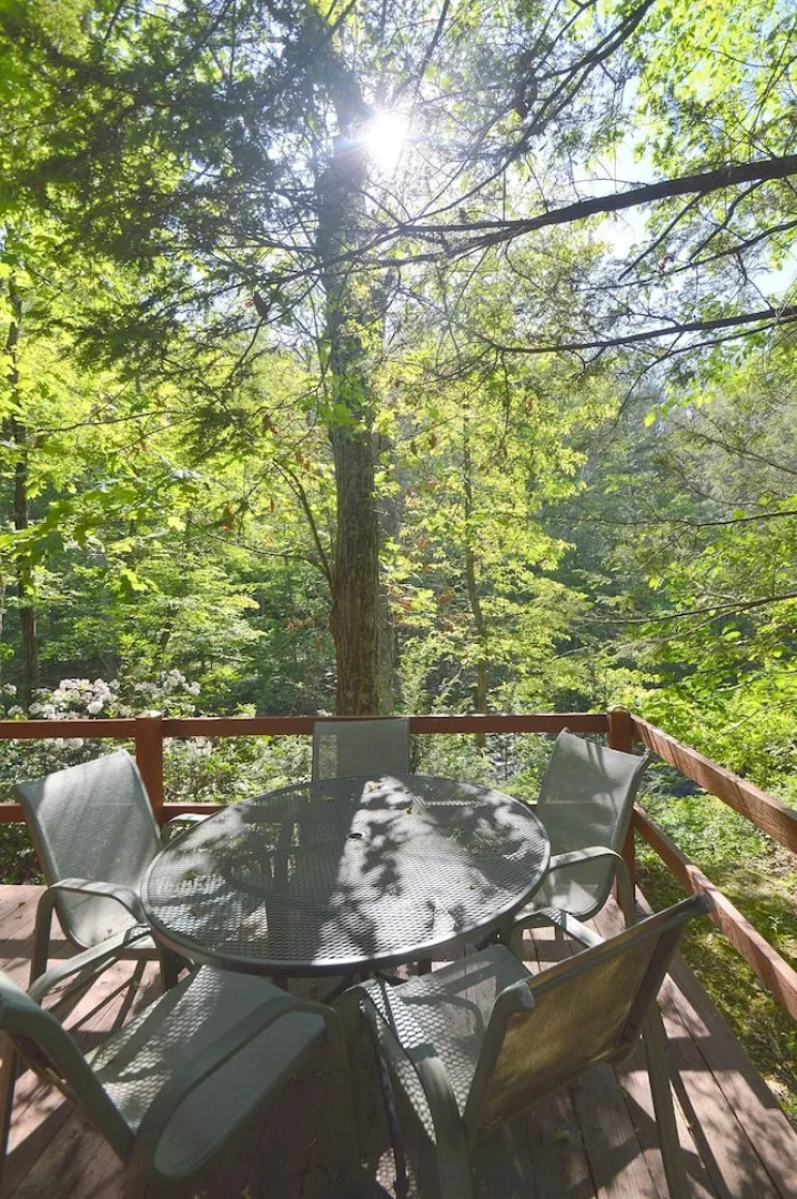 Rosies Creekside Retreat - 3 BR Escape!