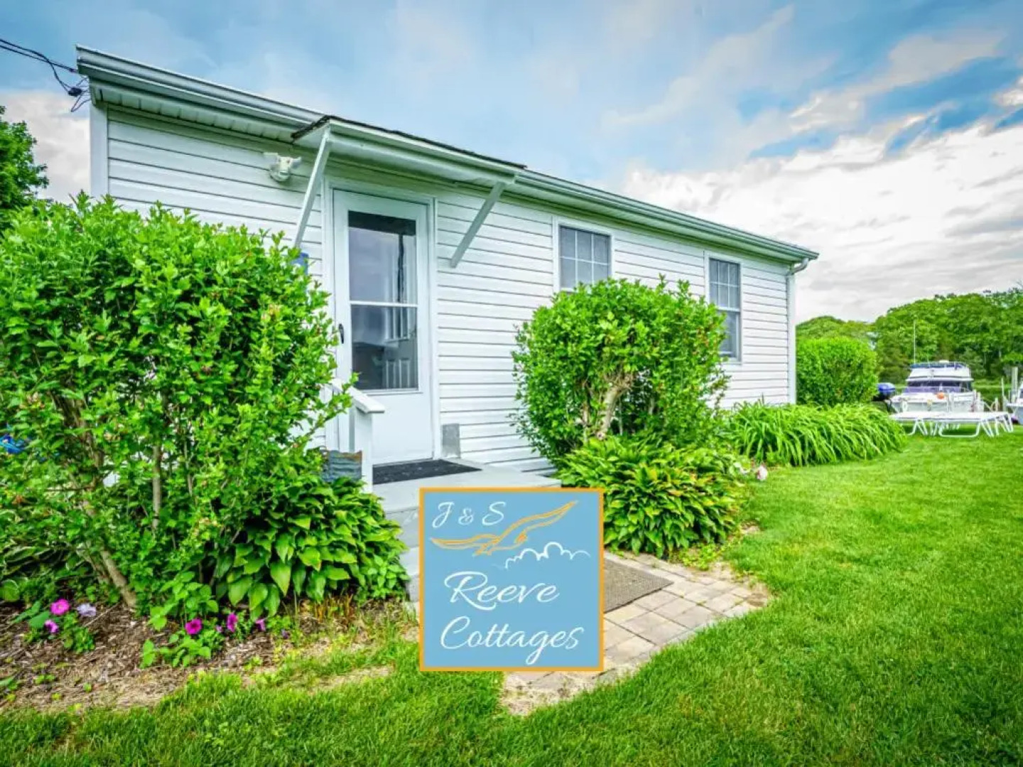 Premier Waterfront Cottage 3