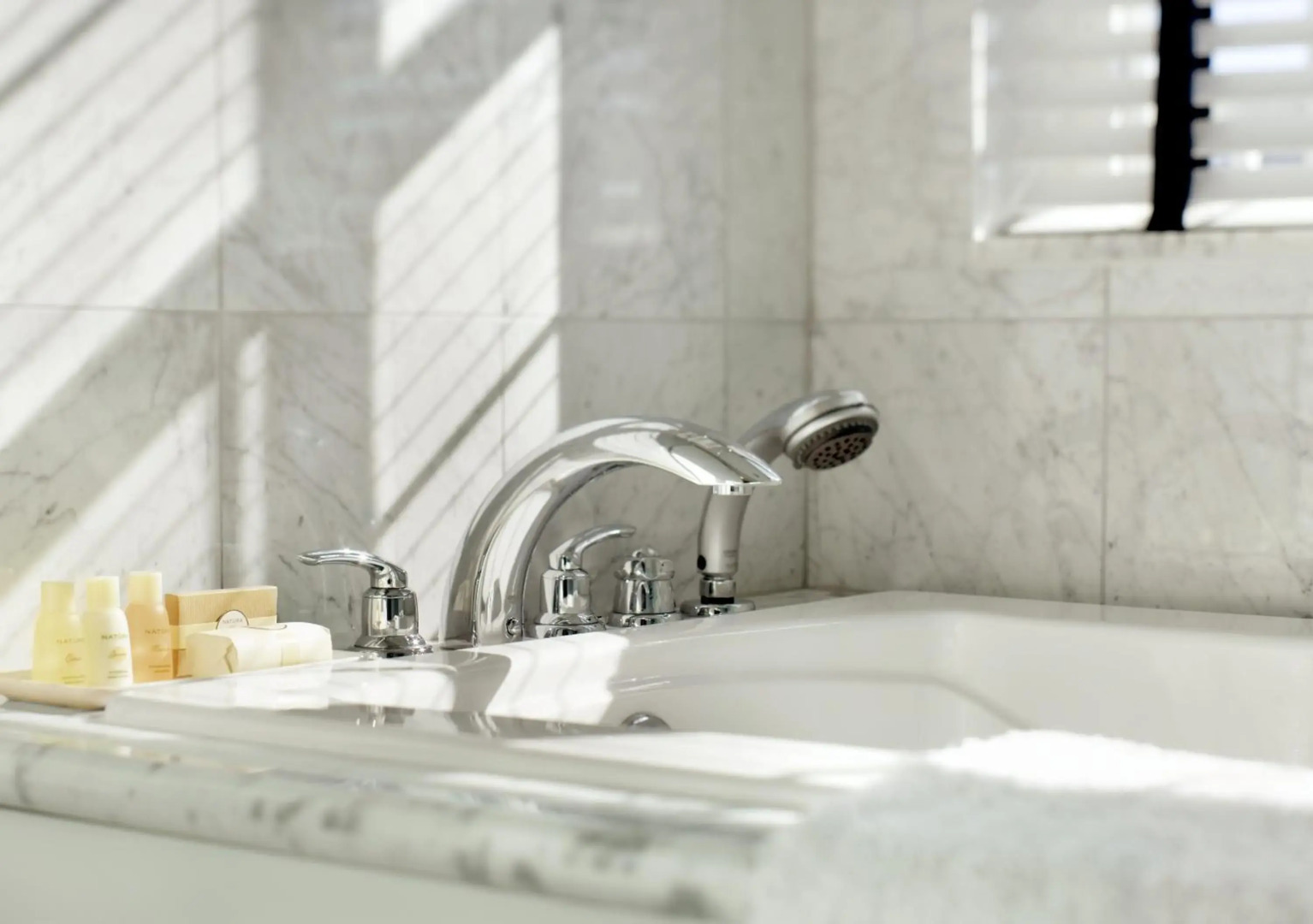 Newport Beach Hotel & Suites