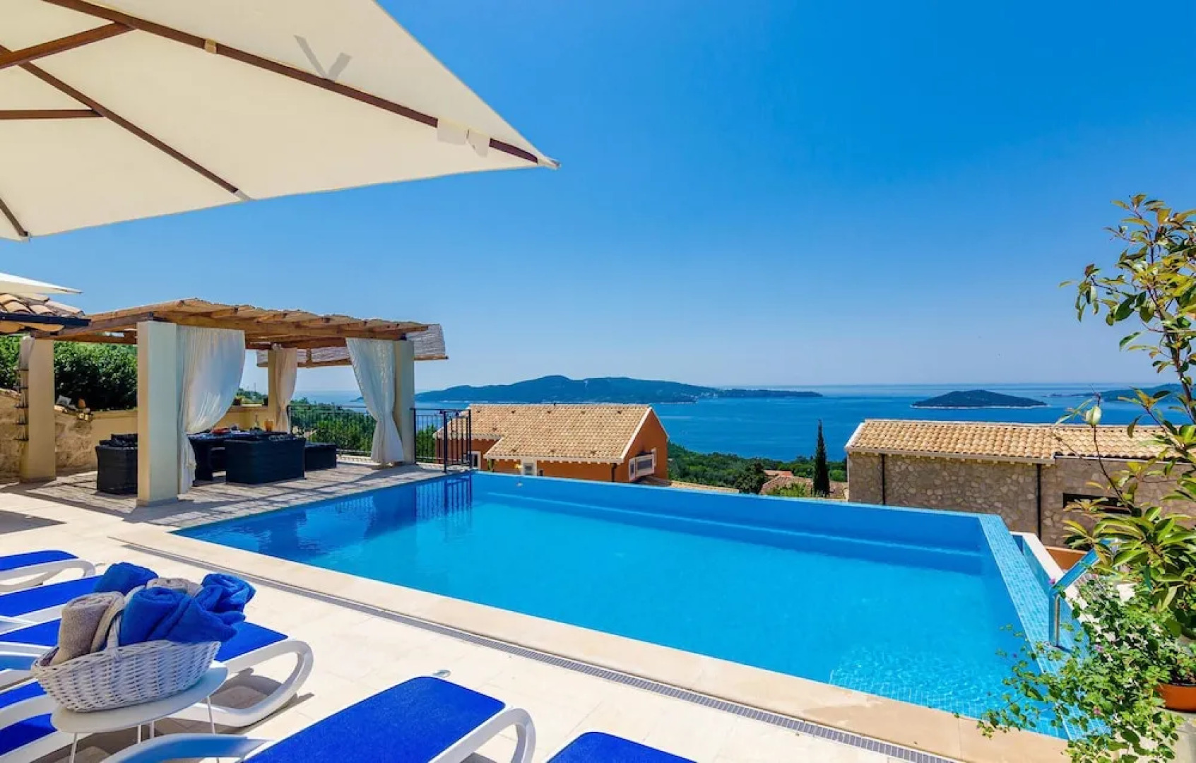 Nice Home in Brsecine With Wifi and 3 Bedrooms