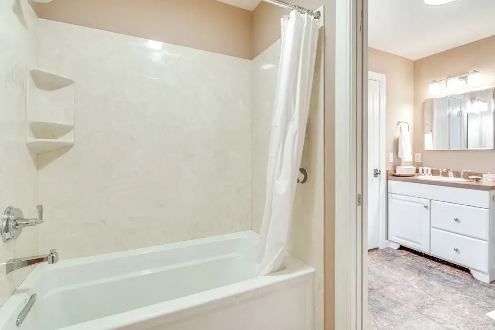 Cozy Hideaway w/ Grill, 17 Mi to Asheville