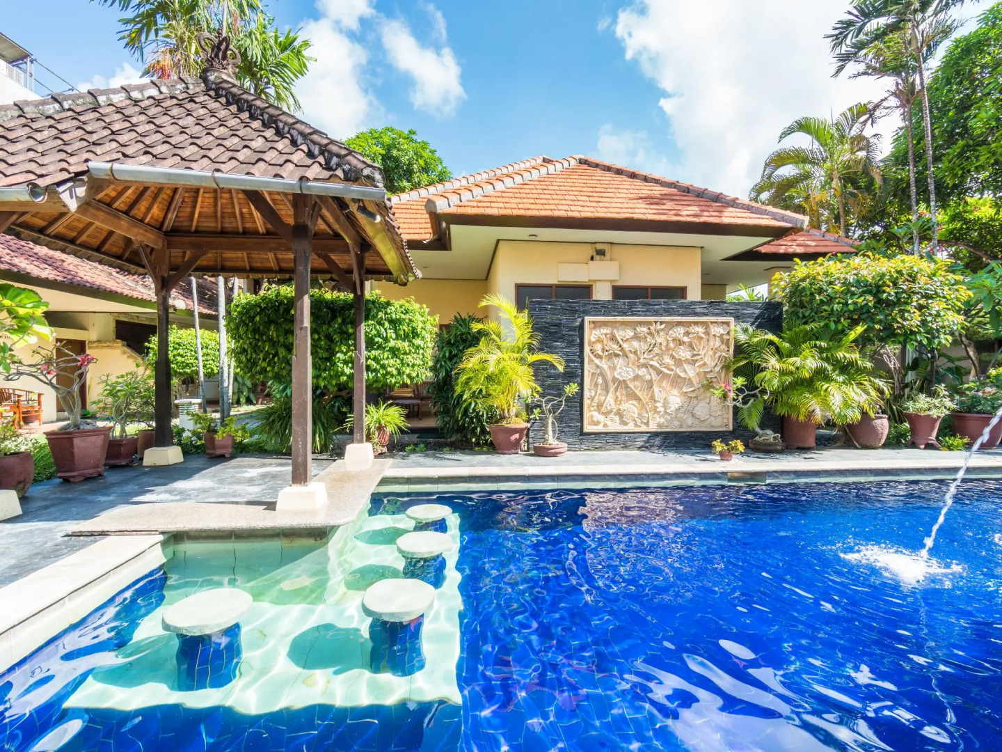 Yulia Beach Inn Kuta