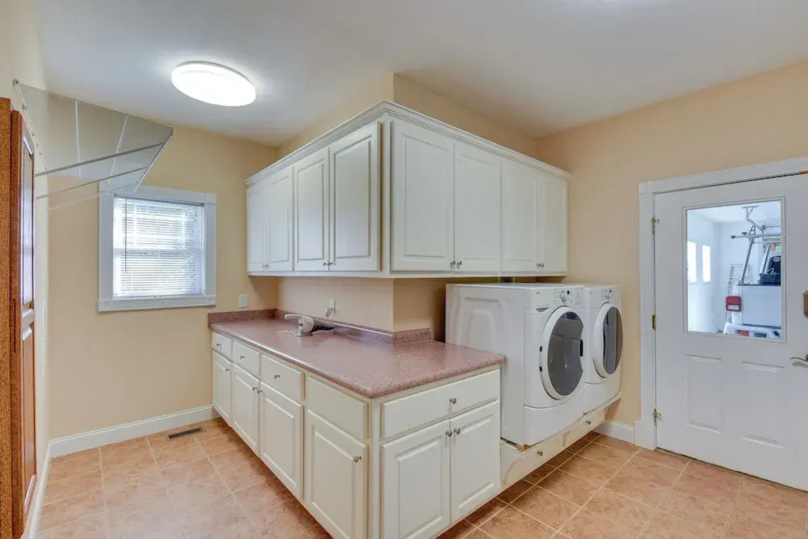 Blairsville Mansion w/ Hot Tub, Casino + Games!