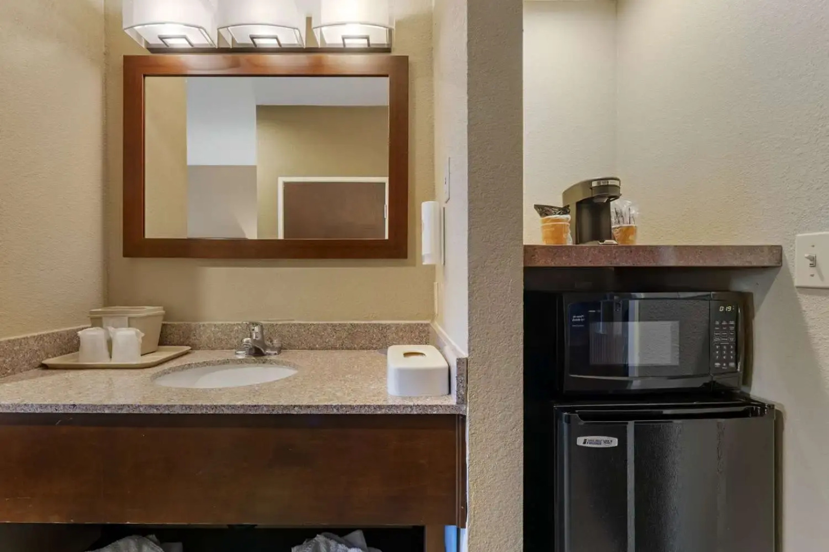 Comfort Inn Lathrop - Stockton Airport