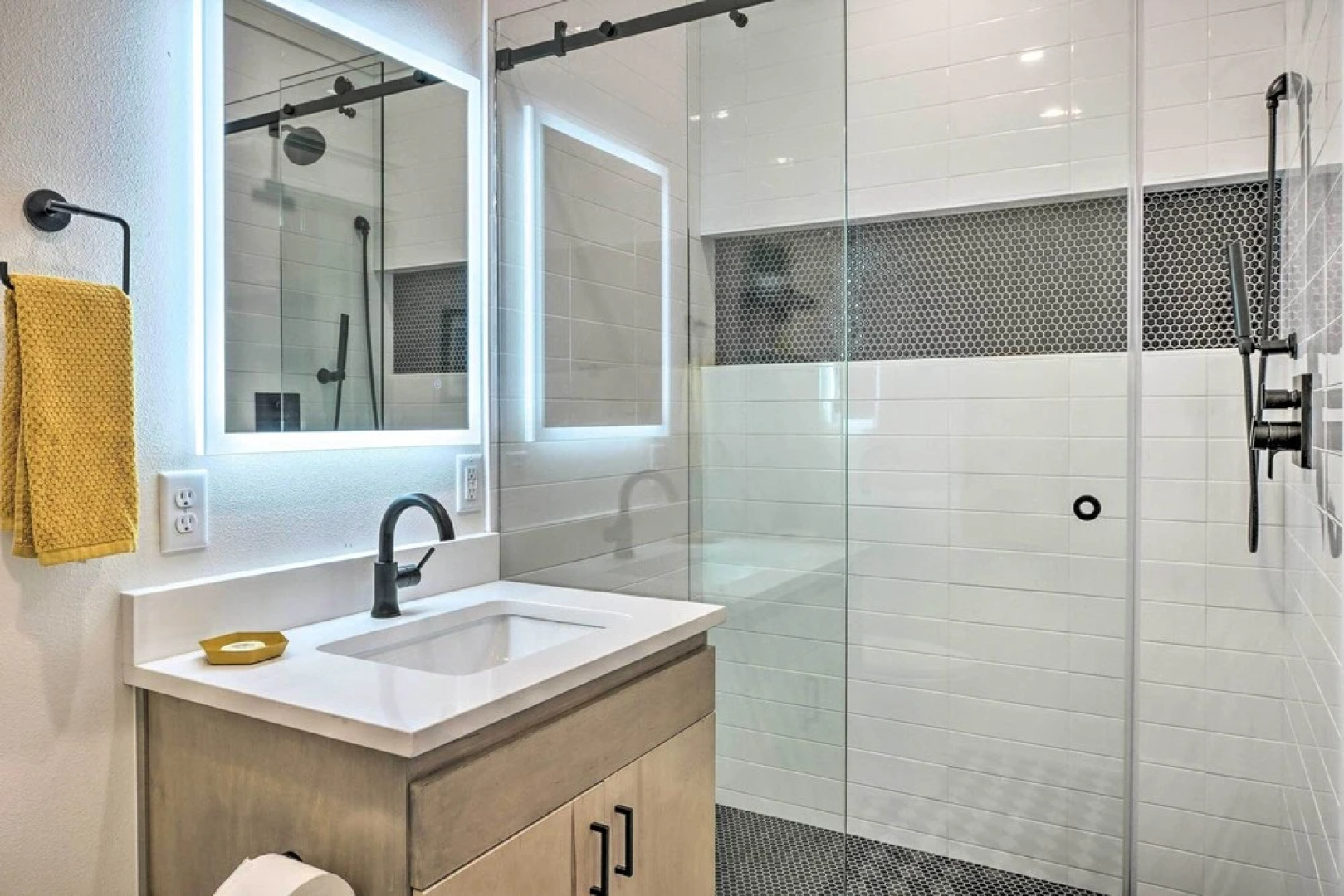 Airy Bentonville Studio < 1 Mile to City Square!