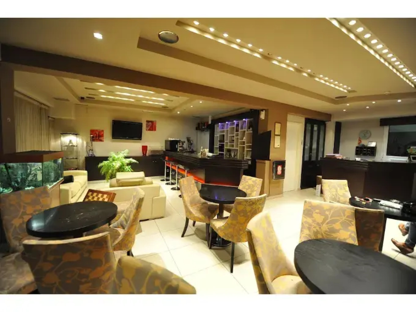 Ceragio Hotel & Apartments