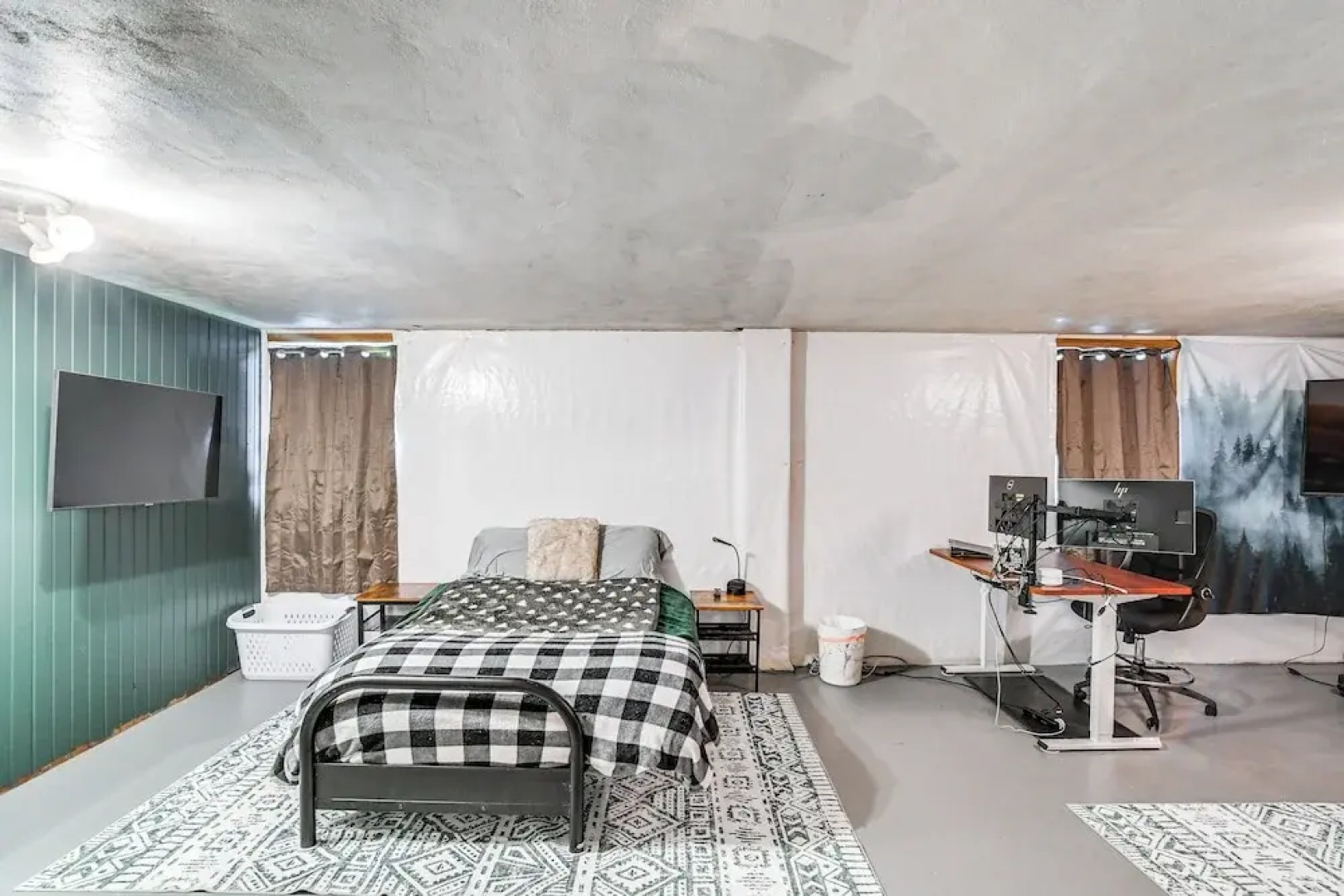 1 Mi to Valley Junction: Pet-friendly Iowa Home