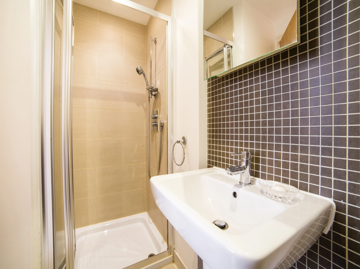 OYO The Cleveland Hotel