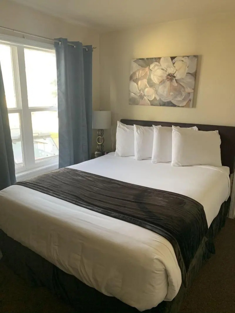 Lamplighter Cabins & Suites