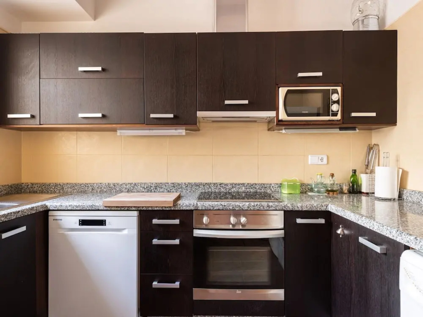 Cosy Holiday Home in Valencia With Billiards and Barbecue