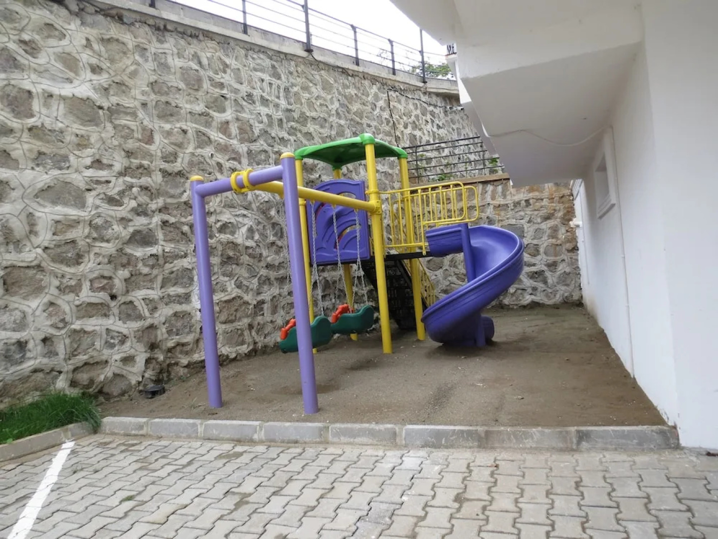 Black Rose Apartment