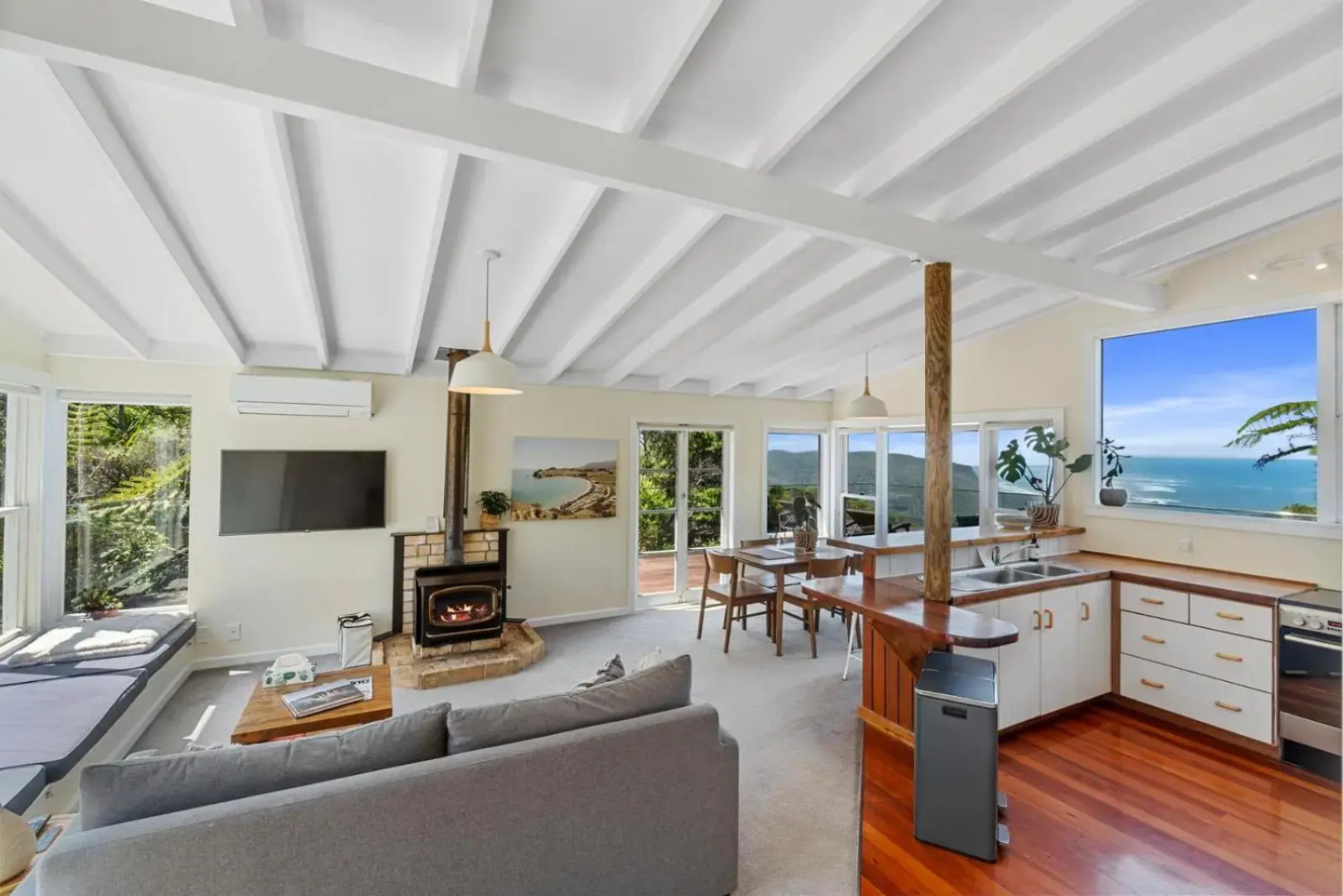 Piha - City Escape, Piha Holiday Home