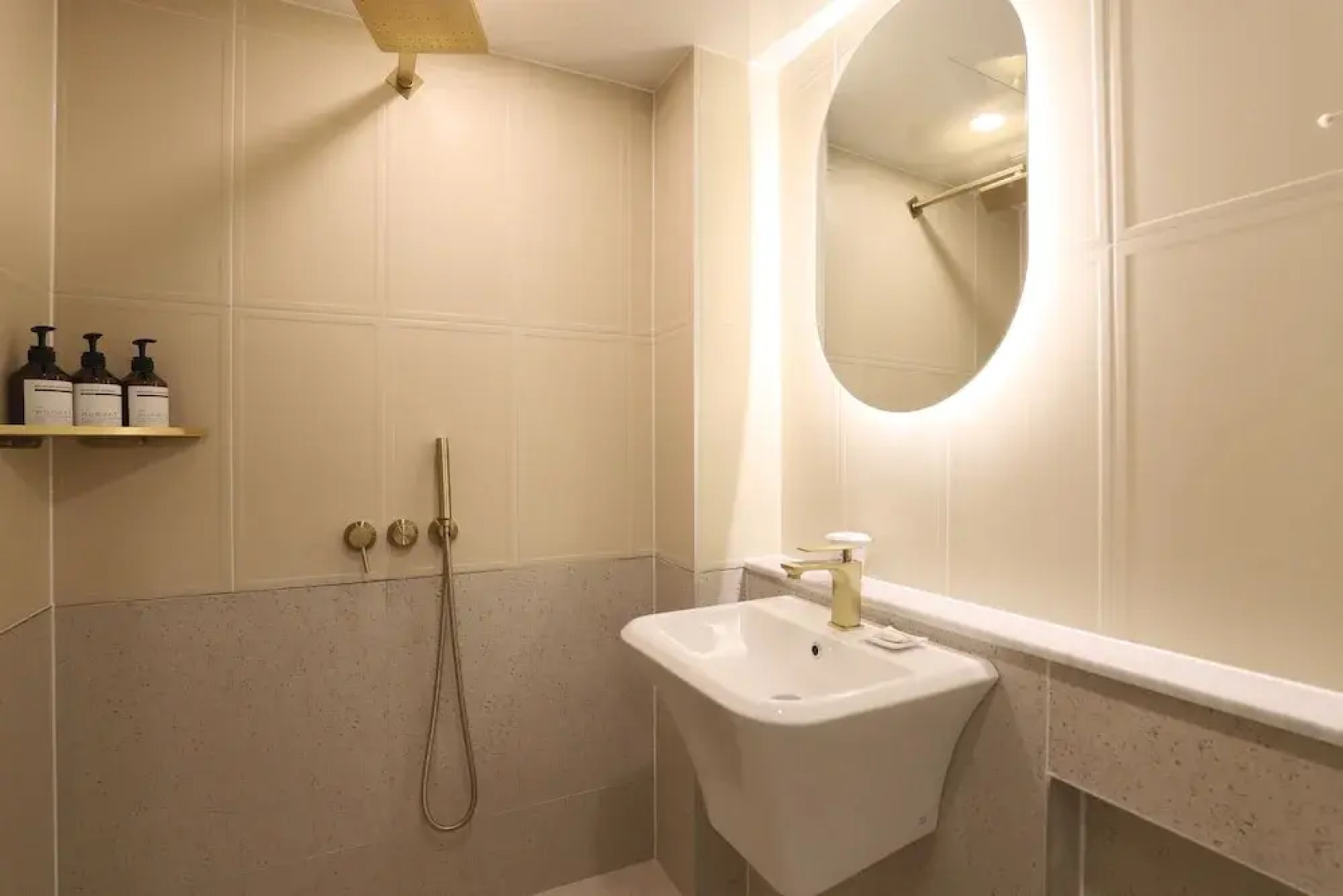 Geoje-Si Hound Hotel Jangseungpo