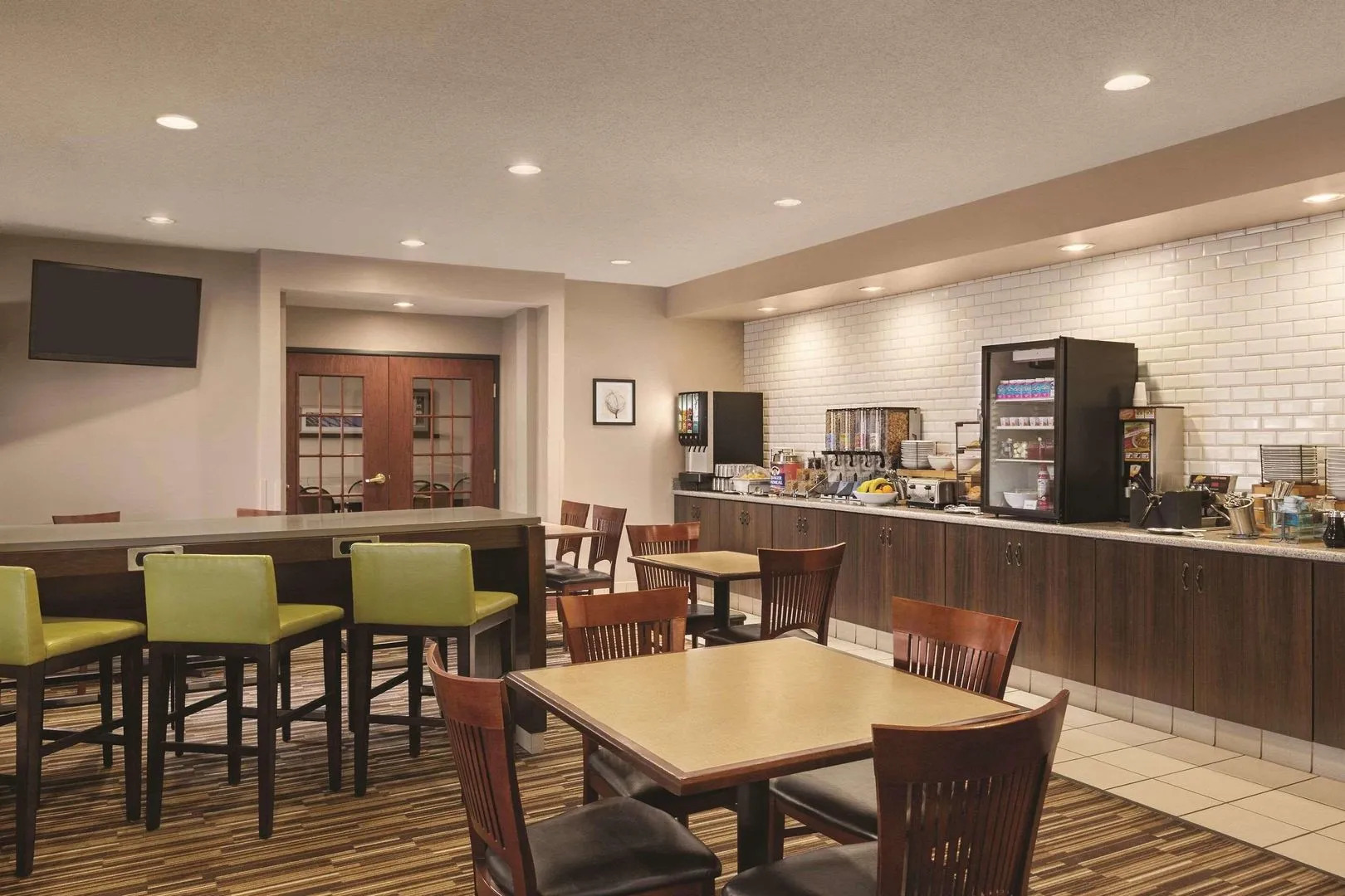 Country Inn & Suites by Radisson, Willmar, MN