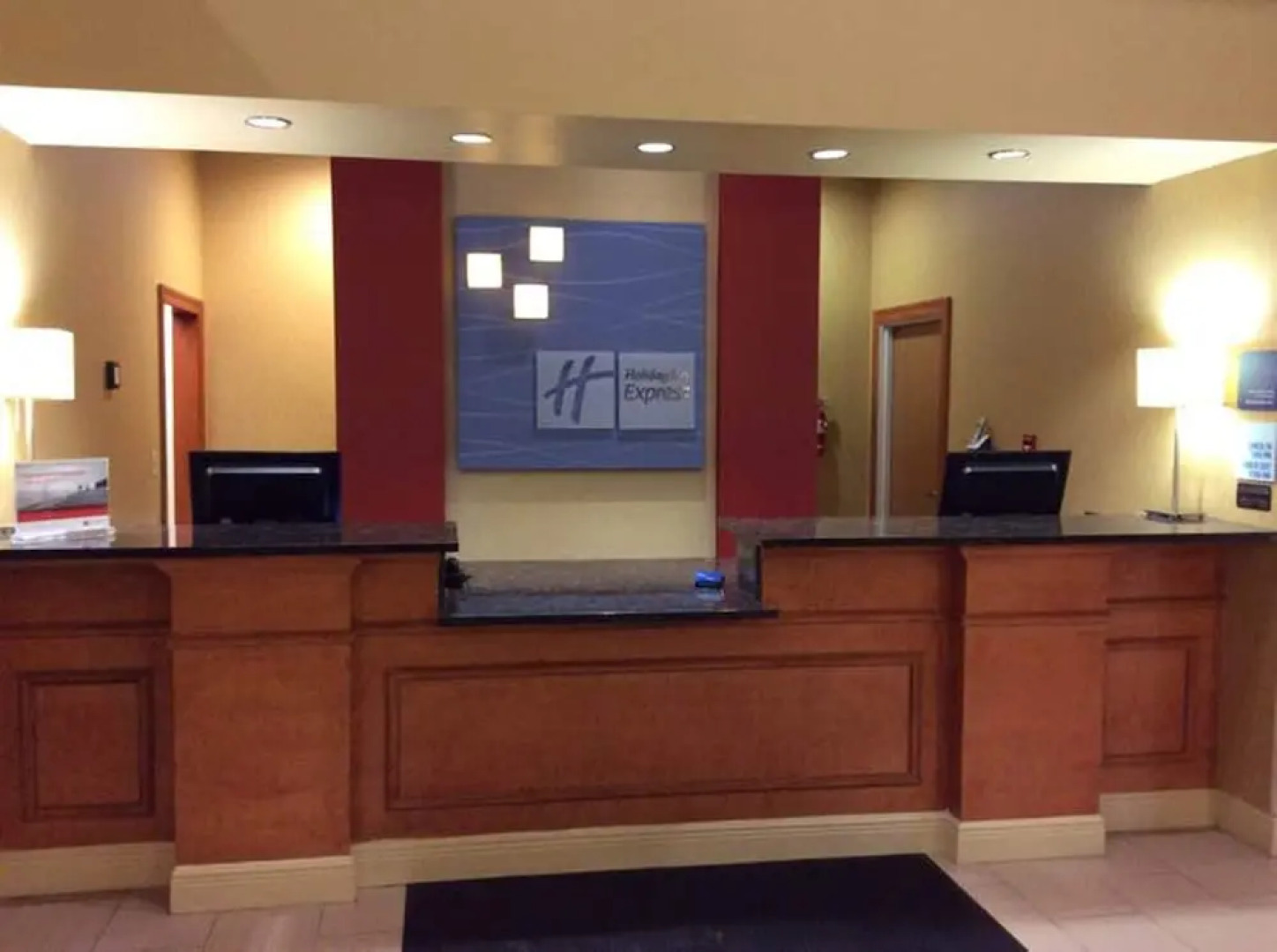 Holiday Inn Express Hotel & Suites FOREST