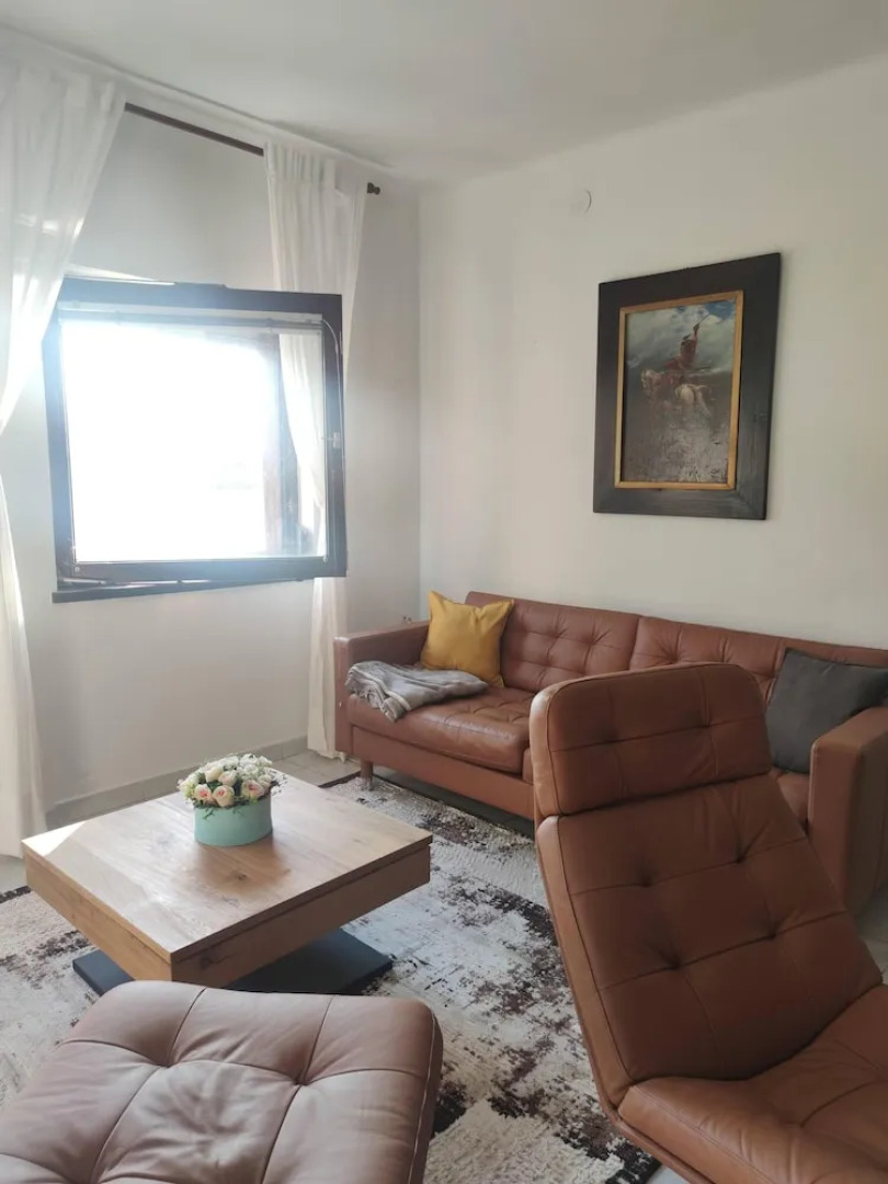 Romantic Lakeside Retreat - Nature, Sport, Near Bp