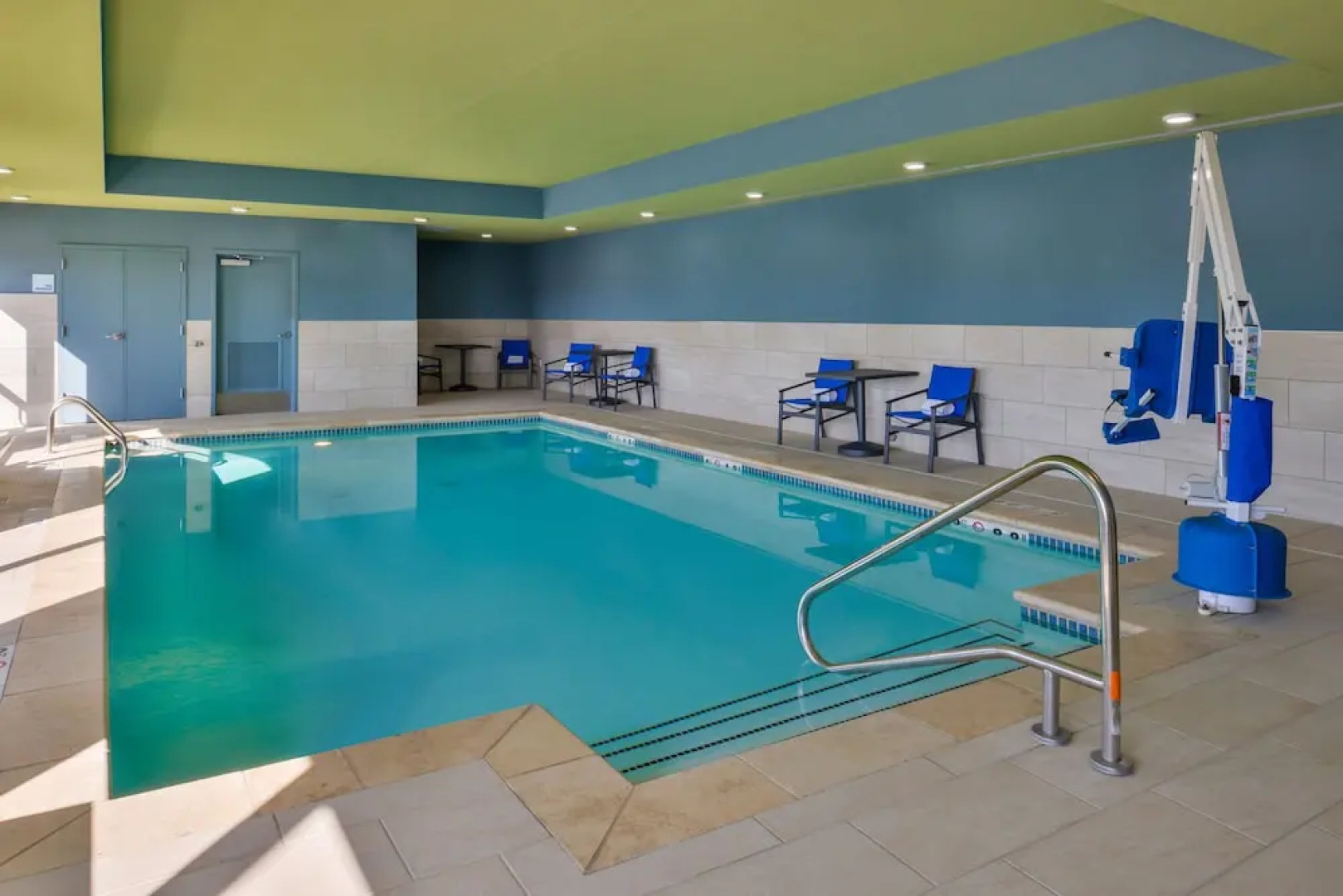 Holiday Inn Express & Suites Kansas City - Lee's Summit, an IHG Hotel