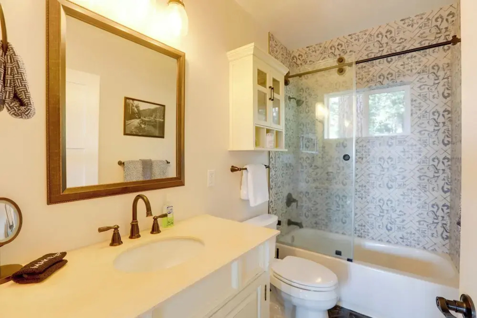 Lake Tahoe Views & Hot Tub: Stunning Luxury Home!