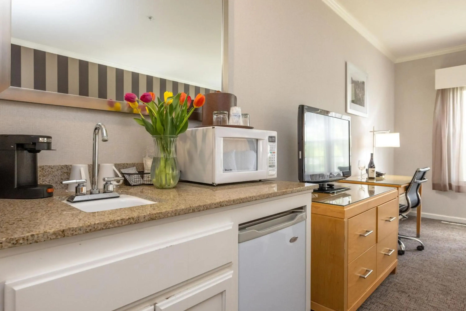 Best Western Plus Dixon Davis