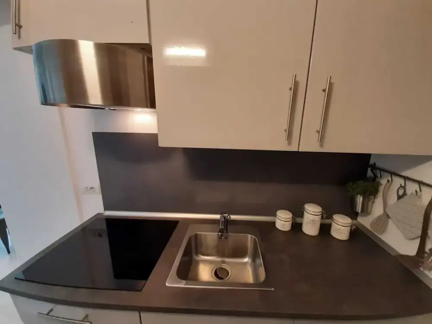 BMP Apartment Azalea