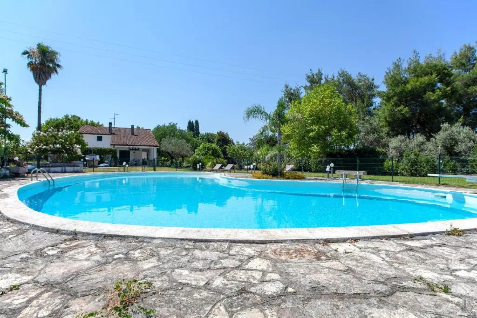 Villa con grande piscina privata e 5 camere m550