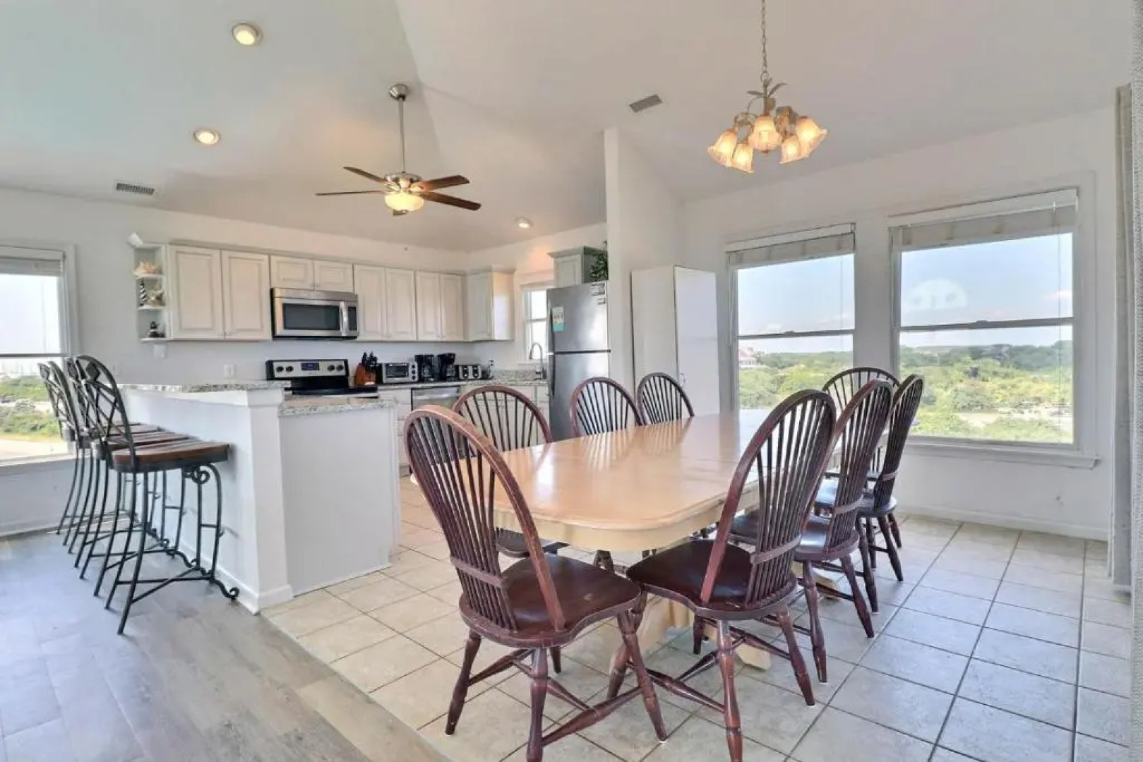 6170 - Poolside Paradise