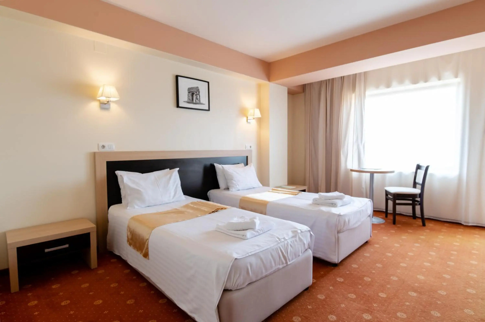 Hotel Oxford Inn & Suites