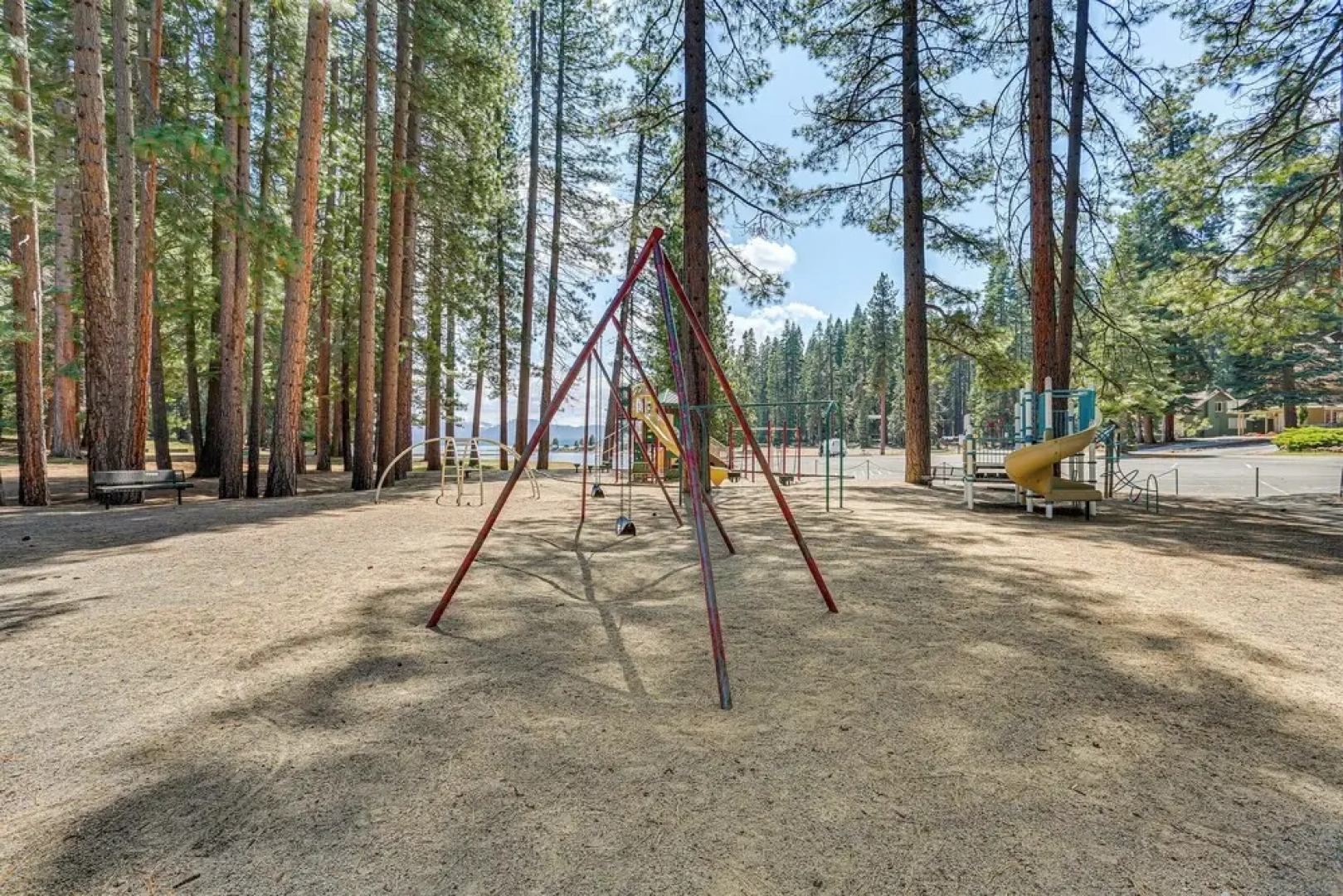 Spacious Retreat w/ Backyard: 1 Mi to Lake Almanor