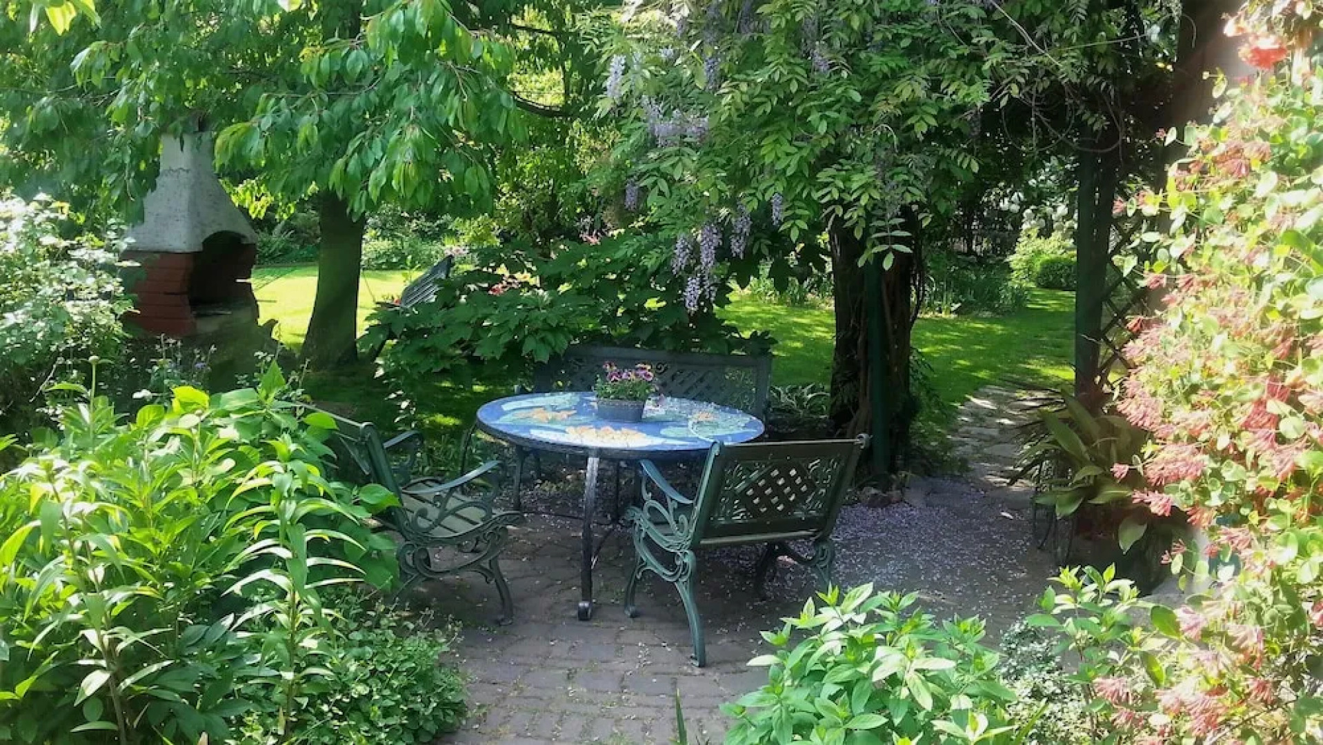 Apartment Under Cedar