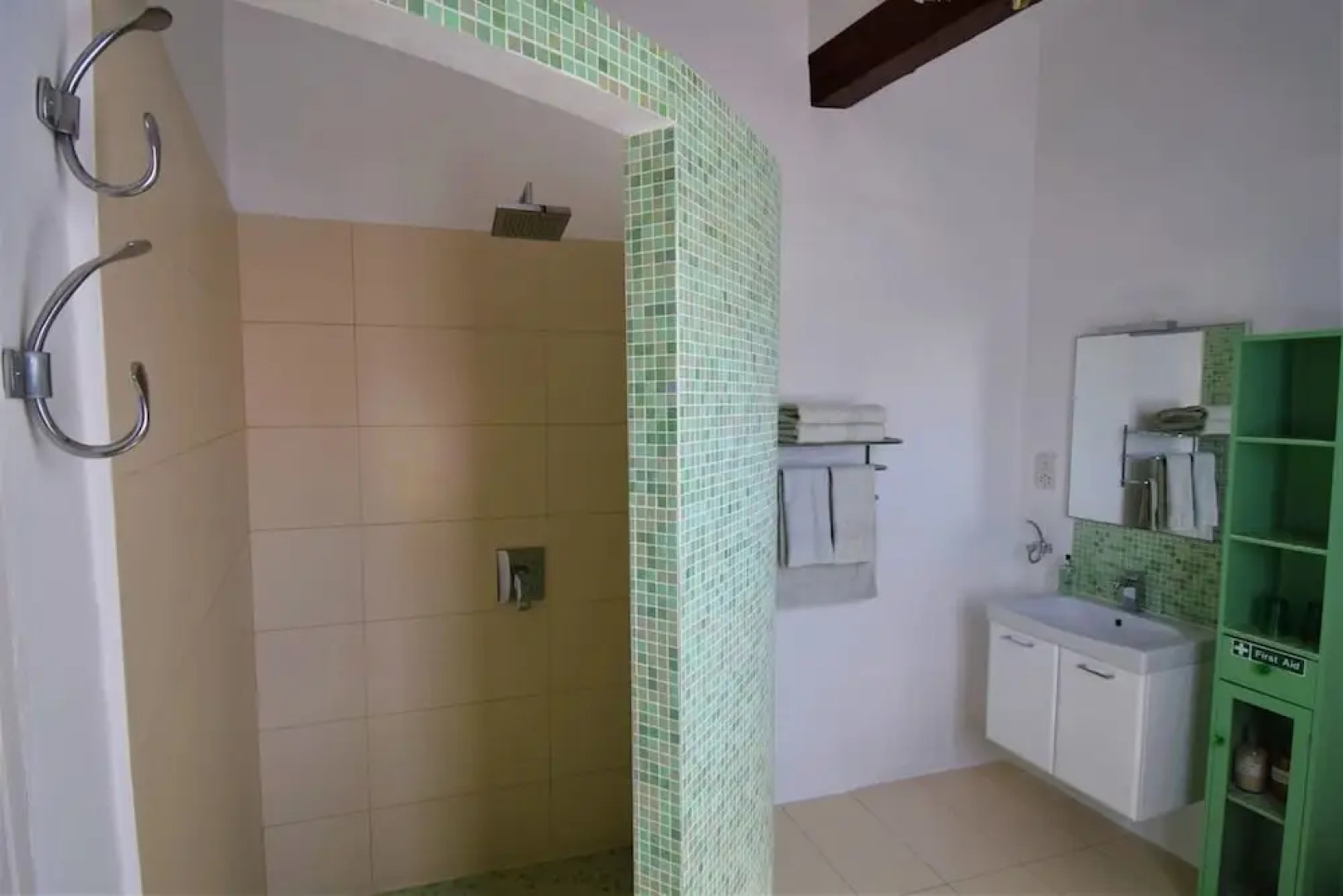 Stylish and characterful townhouse - views, A/C