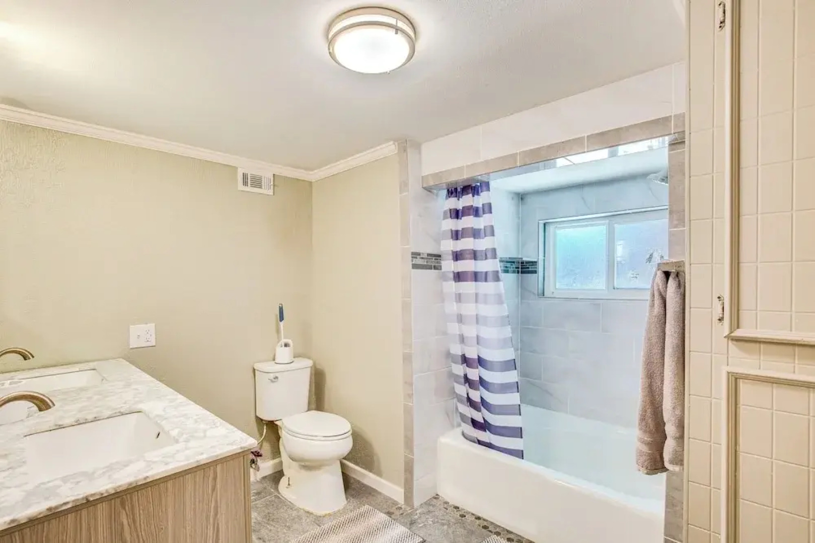 Cedar Creek Reservoir Retreat w/ Fire Pit + Deck!