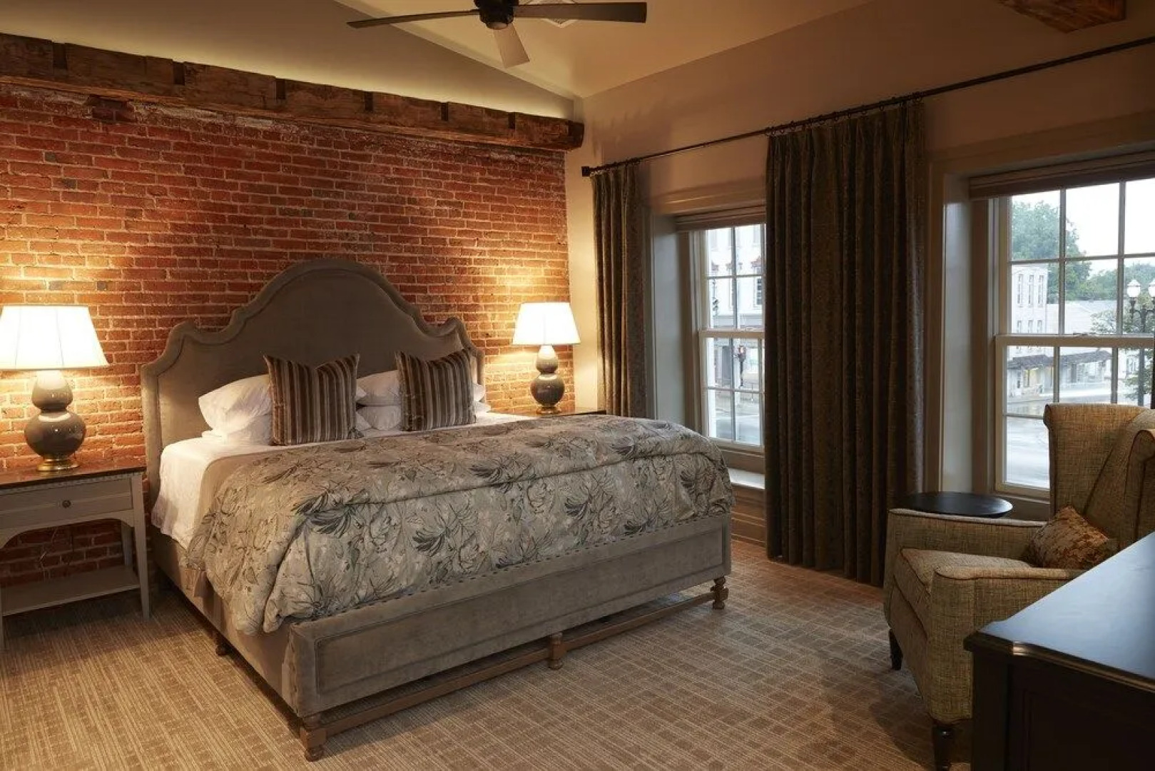 Farmer's Creekside Tavern & Inn