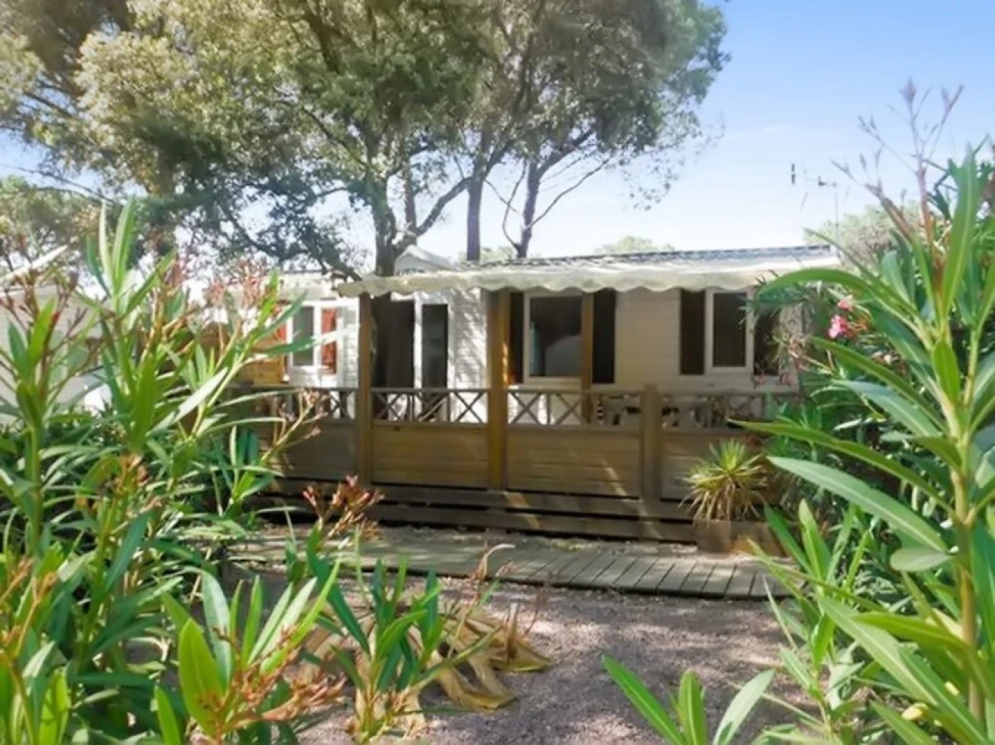 Bungalow With 2 Bedrooms in Puget-sur-argens, With Pool Access and Fur