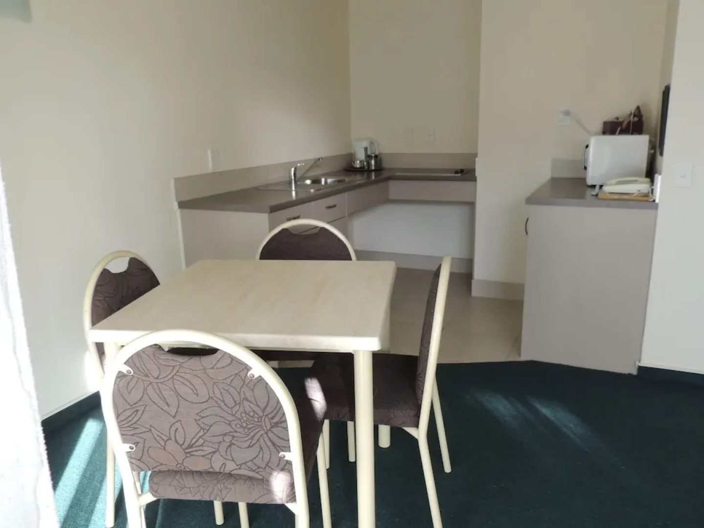 Fountain Court Motel