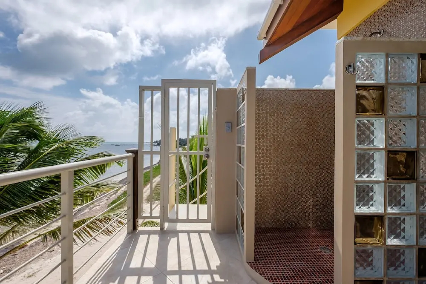 Casa De Bonita 4 Bedroom Home by RedAwning