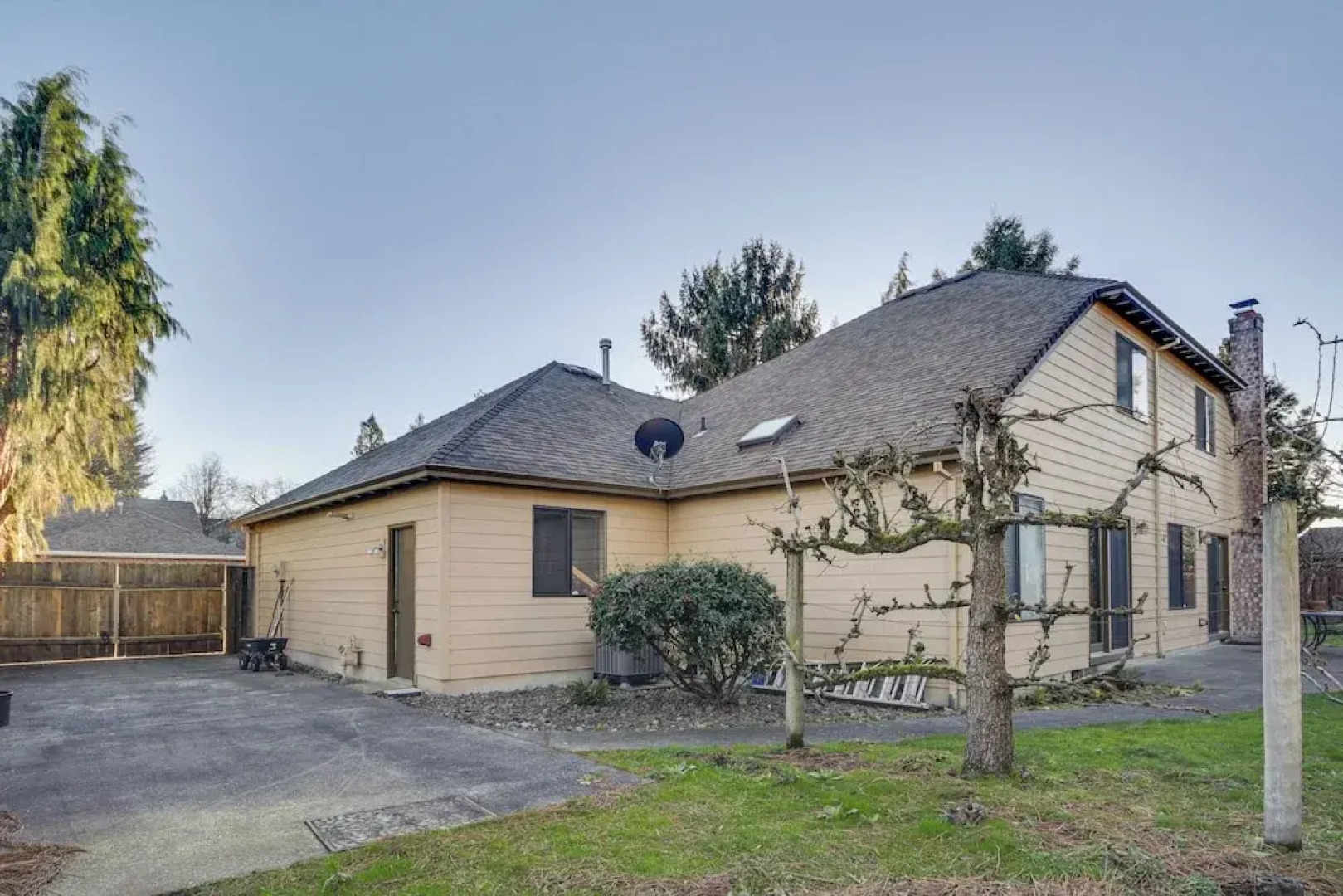 Lovely Portland Home ~ 10 Mi to Downtown!